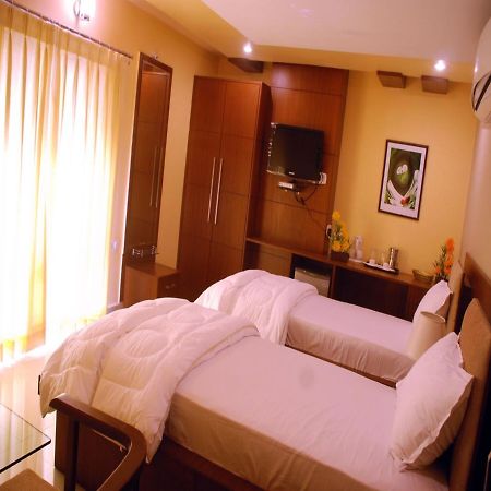 Hotel Sri Madhura Inn Hyderabad Eksteriør bilde